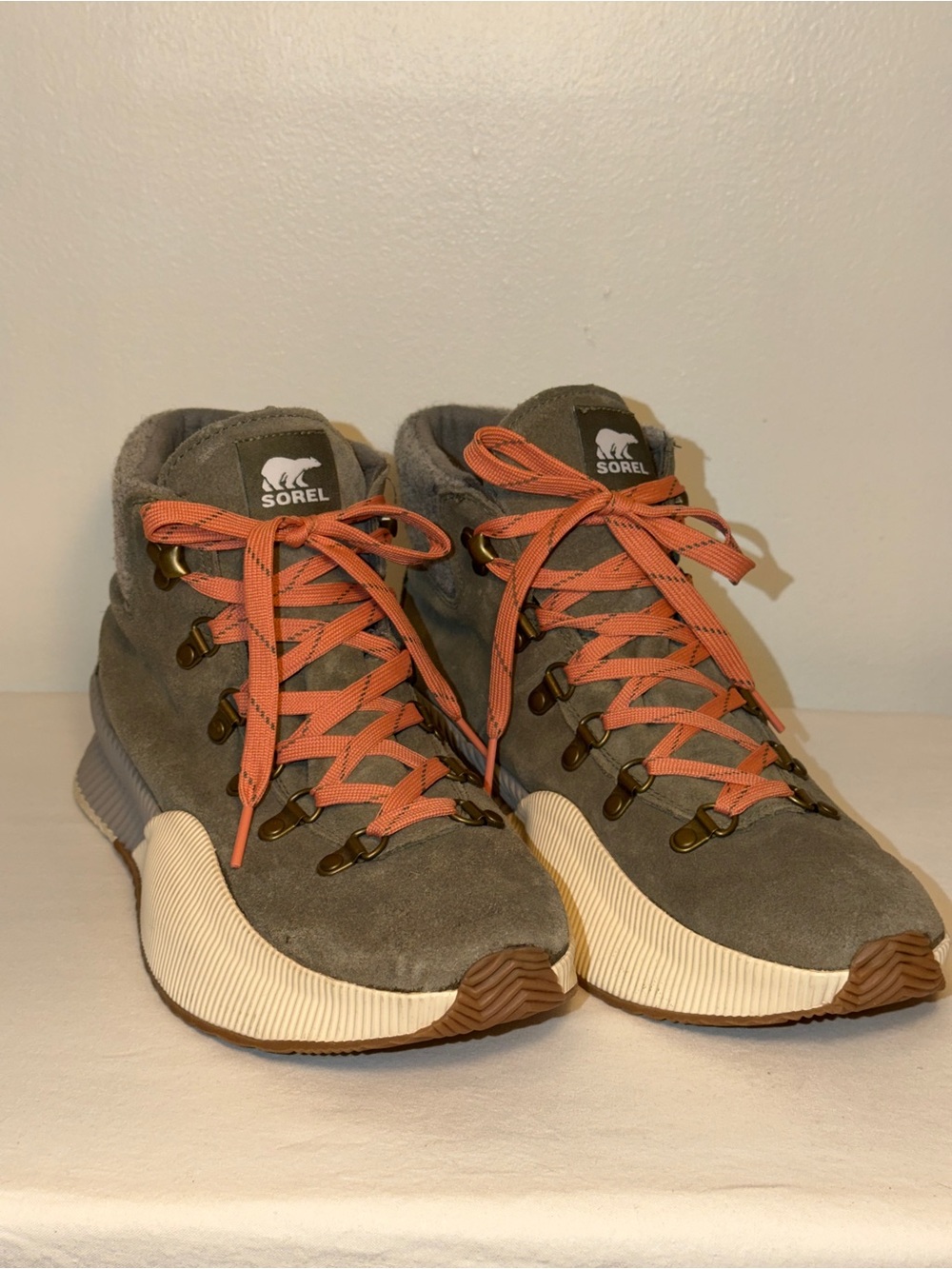 Sorel Women's Out N About III Conquest Green Suede with Coral Laces